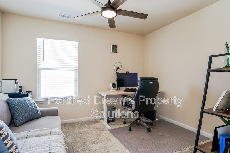 Building Photo - 2229 Hedge Maple Dr