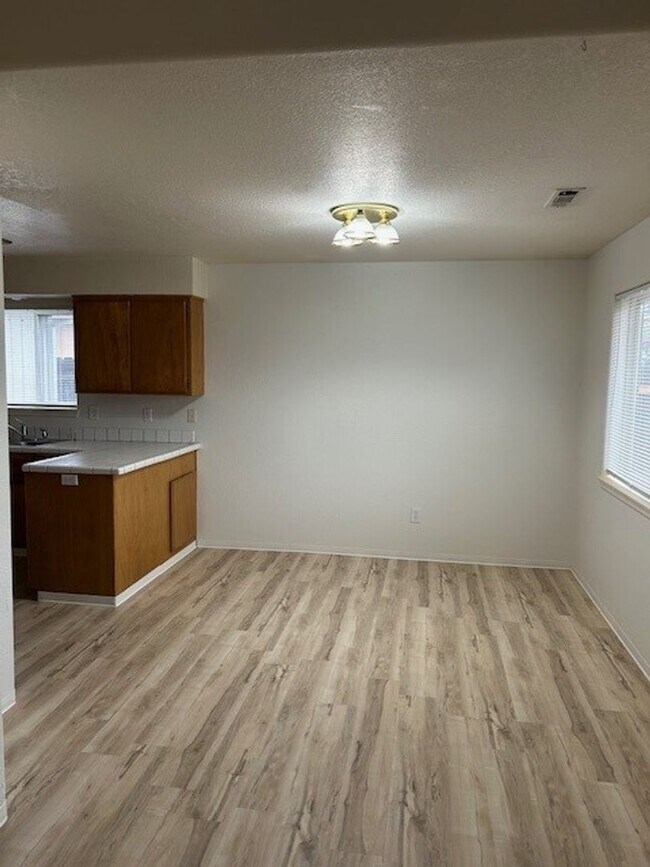 Building Photo - 3 Bedroom 2 Bath House