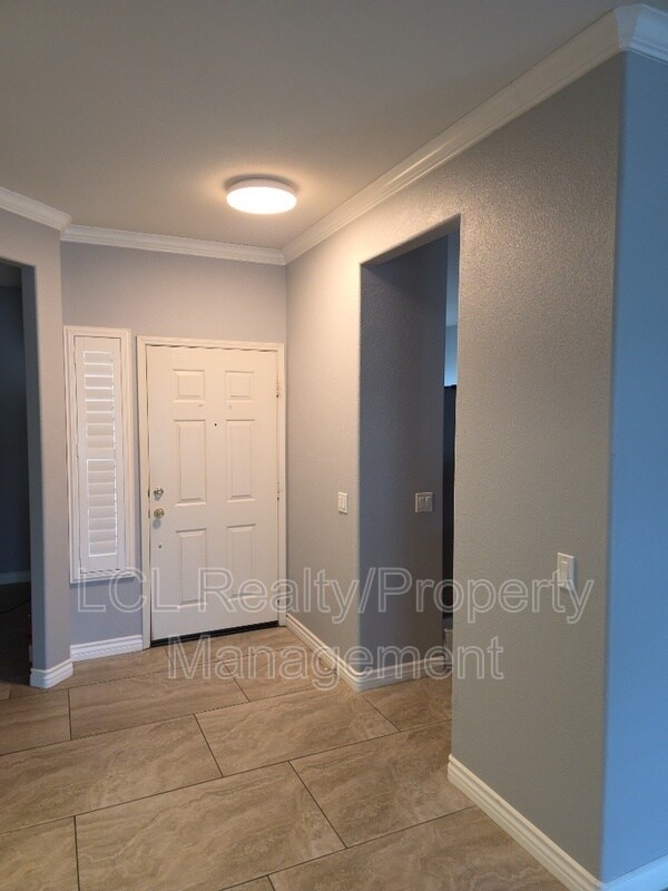 Building Photo - 27831 Blackhawk Rd