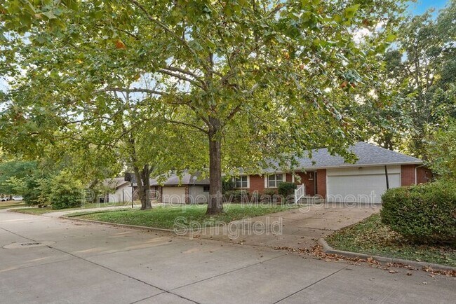 Building Photo - 2053 S Hillcrest Ave