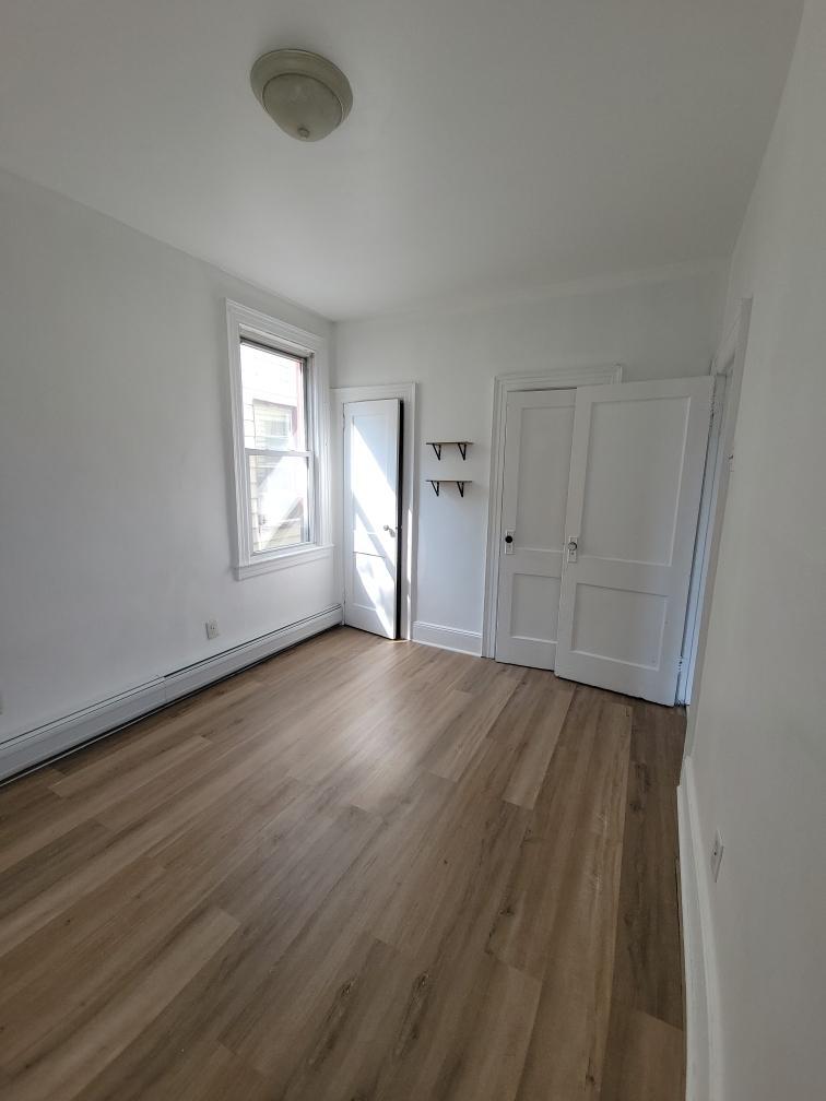 Building Photo - 395 Ege Ave