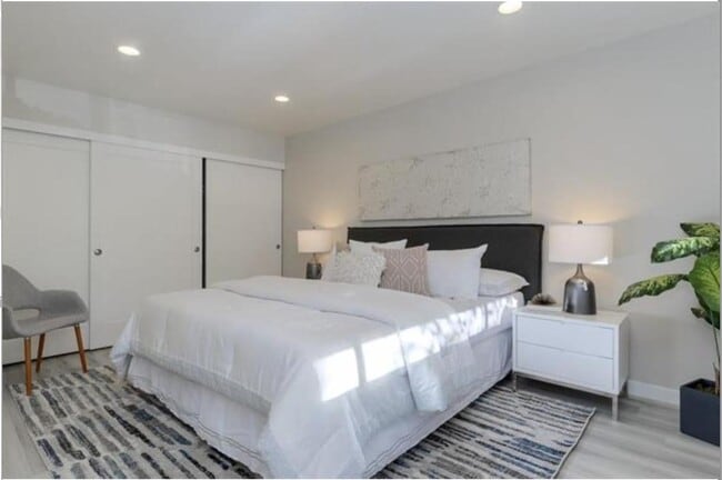 Building Photo - 1-Bedroom Unit with Parking in Mountain View, CA!