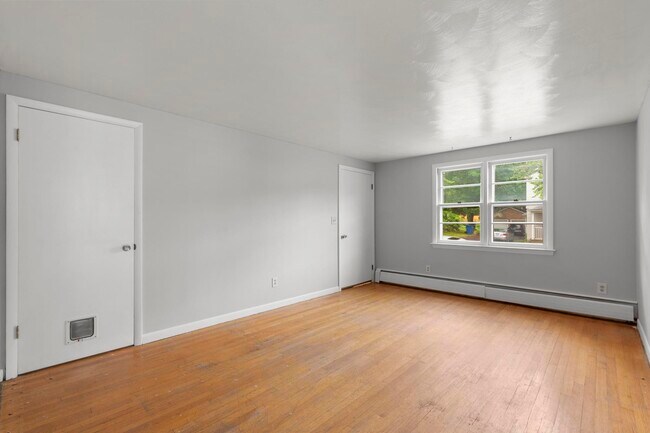 Living room - 16 Norman St