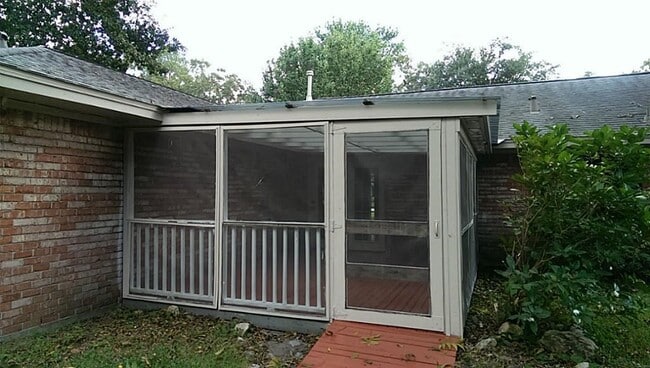 Building Photo - 9122 Western Dr