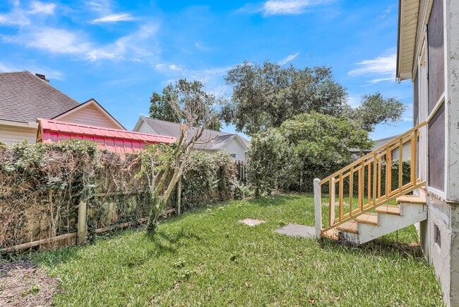 Building Photo - Charming 3BR/2.5BA Home with 2-Car Garage & Fenced Yard in Citadel Woods — West Ashley