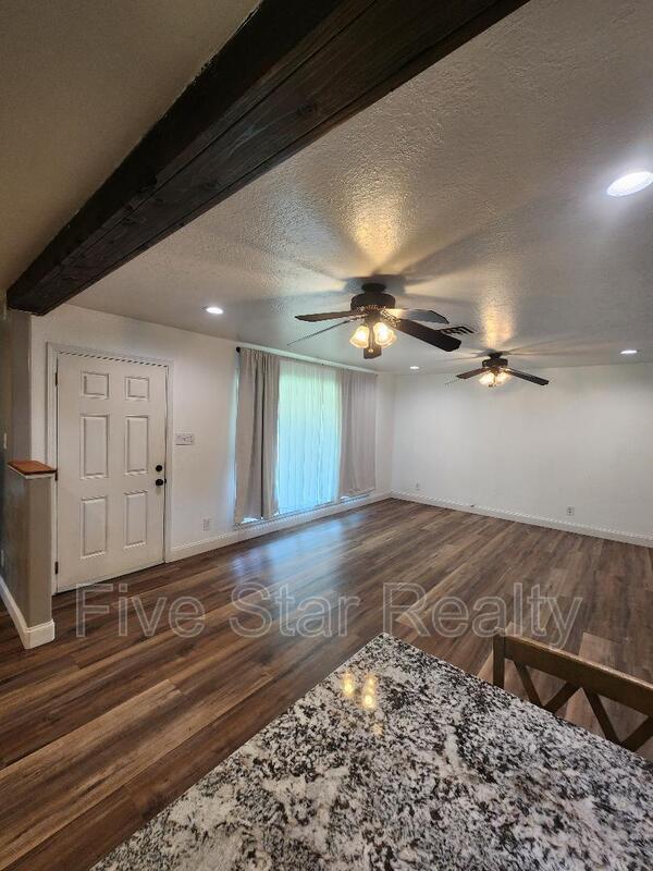 Building Photo - 598 Cassidy Ave