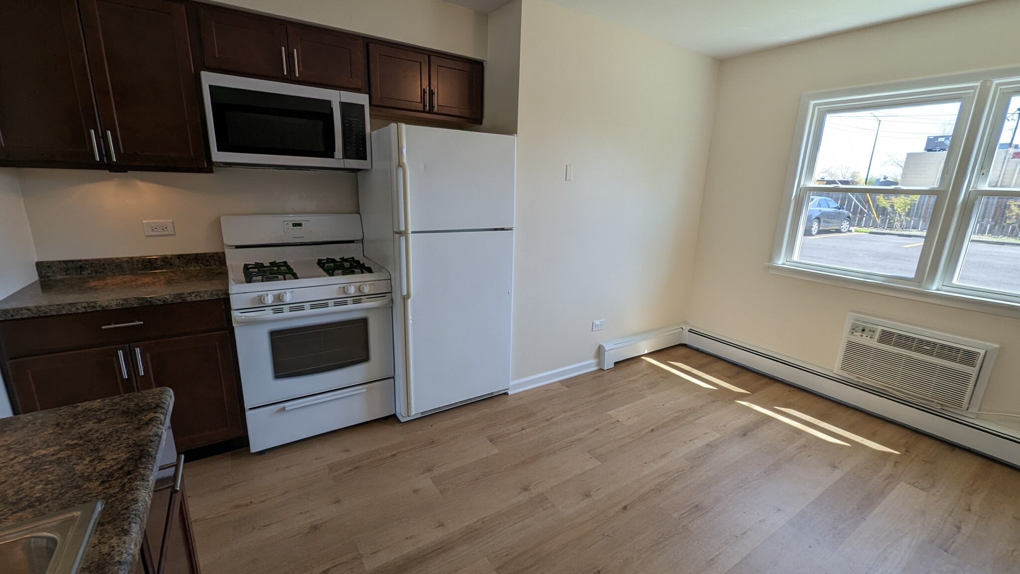 Building Photo - 14475 Jefferson Ave