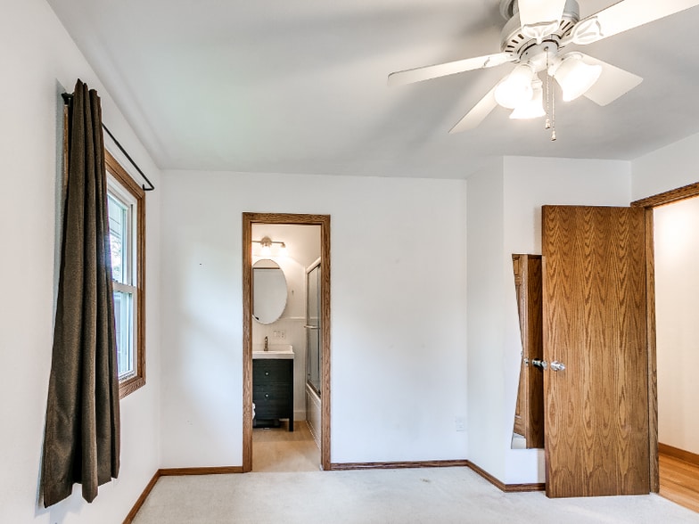 Building Photo - 2204 Melrose Ave