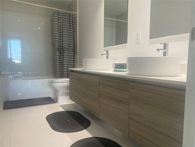 Building Photo - 121 NE 34th St