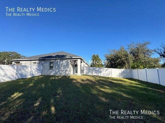 Building Photo - 1999 Marshall St