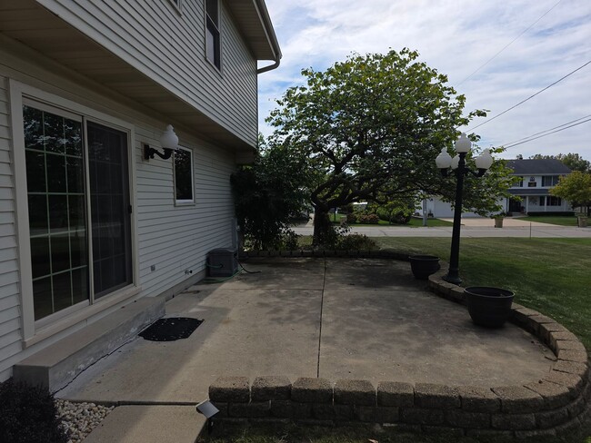 Building Photo - 4 bedroom home in Pleasant Prairie
