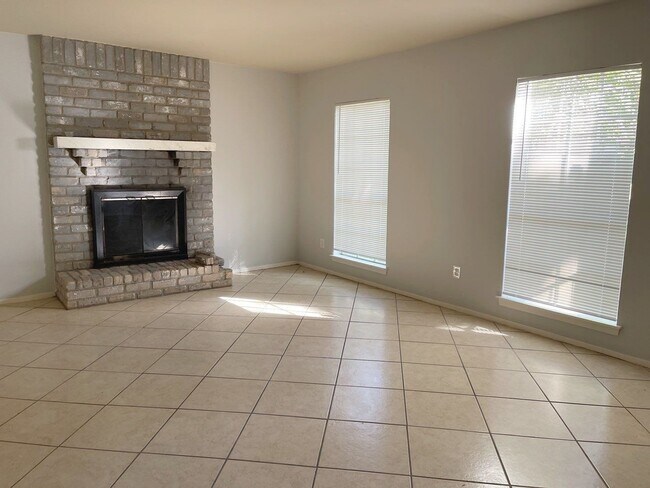 Building Photo - 3127 Glen Spring Dr