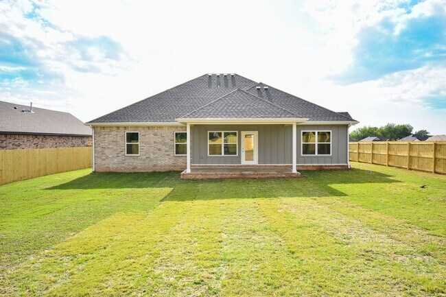 Building Photo - 456 N Otoe St