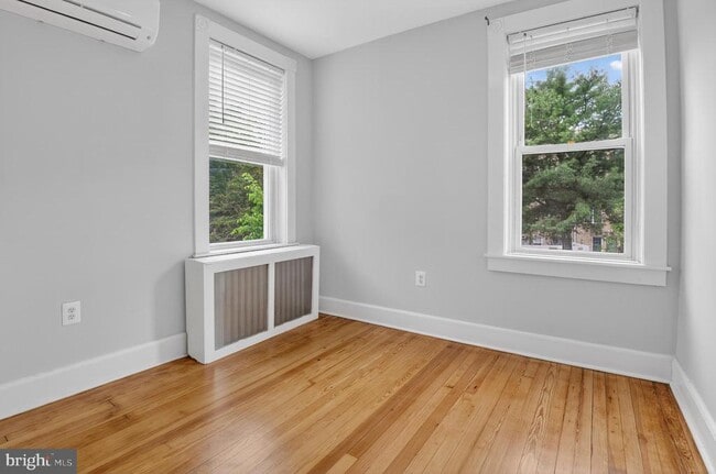 Building Photo - 747 Kentucky Ave SE