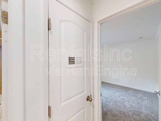 Building Photo - 18213 Happy Ln
