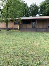 Building Photo - 203 W Baldwin Ln