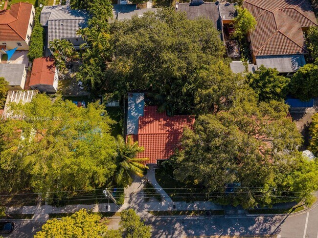 Building Photo - 1009 NW 11th Ct