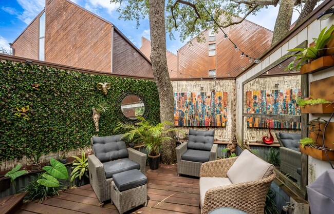 Building Photo - Chalet by the Sea SHORT OR LONG TERM RENTAL