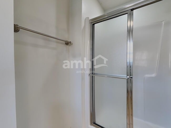 Building Photo - 106 Charlotte Ct