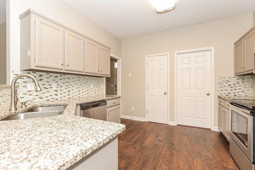 Building Photo - 2648 Hansford Dr