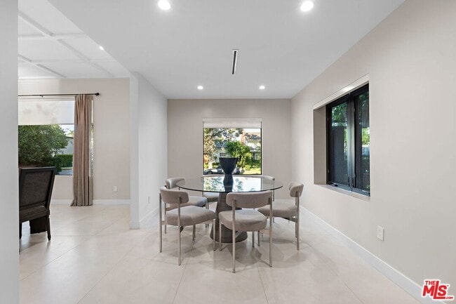 Building Photo - 201 S Bedford Dr