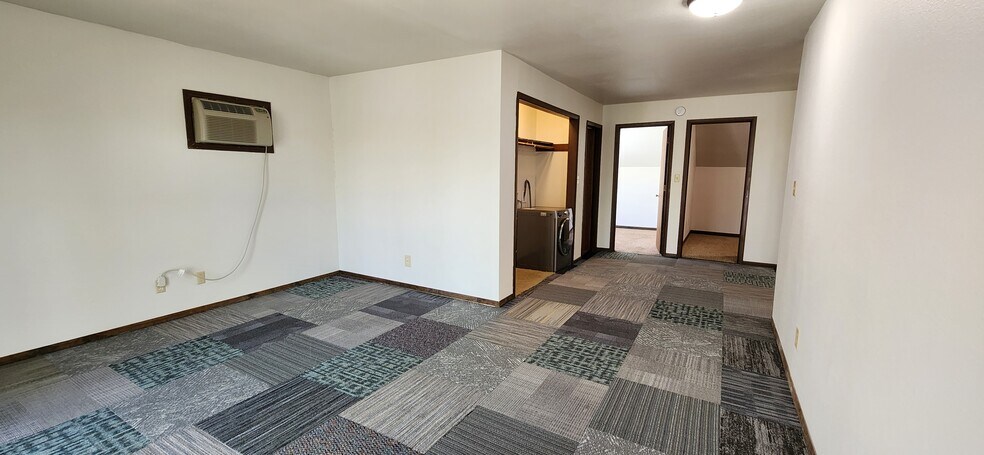 Building Photo - 2240 West Ave S