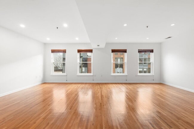 Building Photo - 88 Monroe St