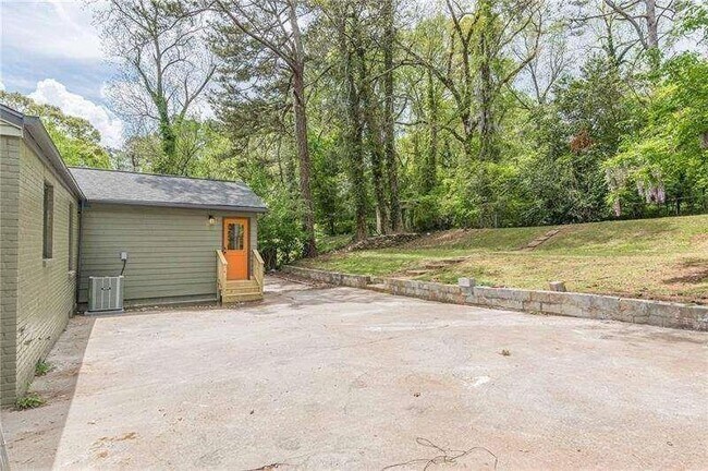 Building Photo - 525 Rosemont Dr