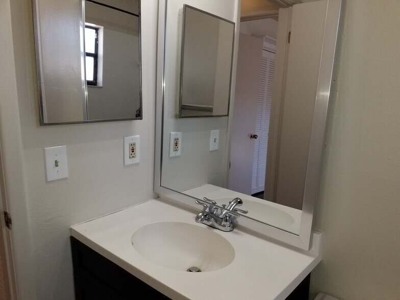 Building Photo - 6153 Sapphire Dr