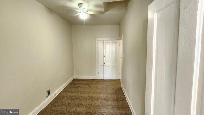 Building Photo - 3216 W Belvedere Ave