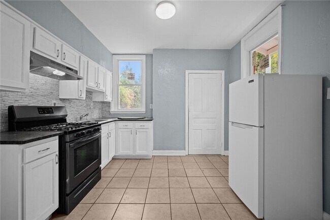 Building Photo - 7807 Kelly St