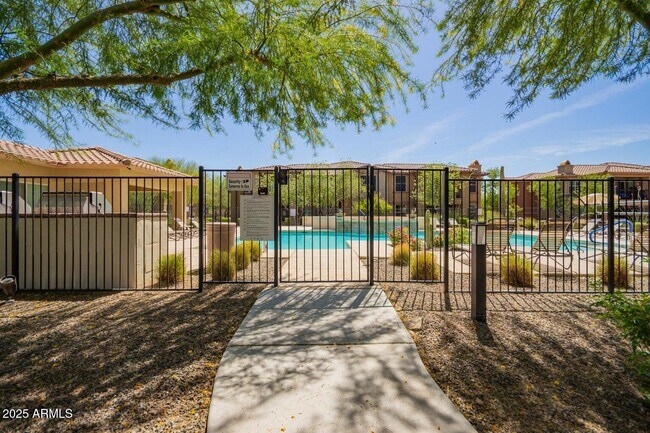Building Photo - 2425 W Bronco Butte Trl