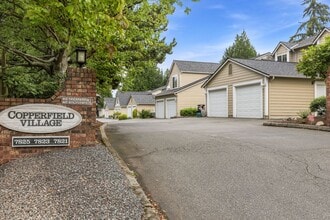 Building Photo - For Lease $2950/Month: Beautifully updated 2/Bdrm Townhome with large Bonus Room