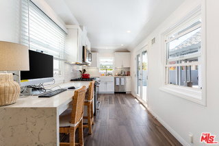 Building Photo - 444 S Roxbury Dr