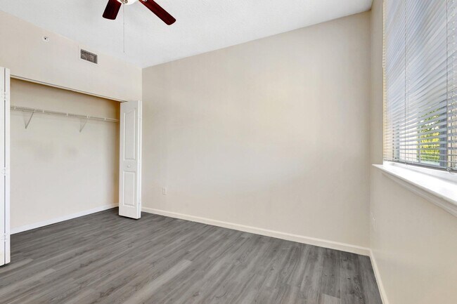 Building Photo - 9833 Baywinds Blvd