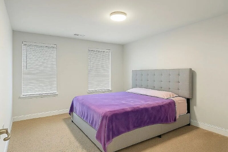 Building Photo - 182 Hillmont Dr