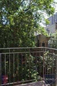 Building Photo - 118 E 7th St