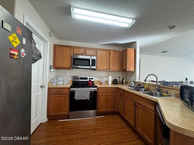 Building Photo - 252 Fountain Lake Blvd