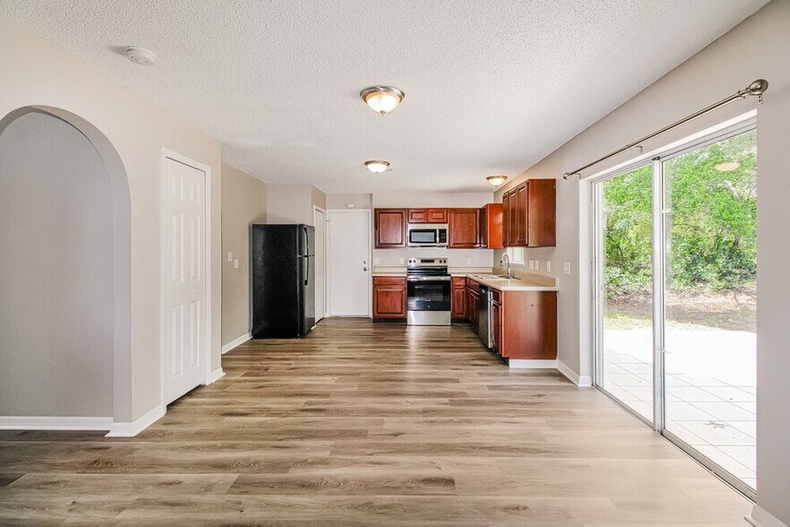 Building Photo - 6510 Hillview Rd