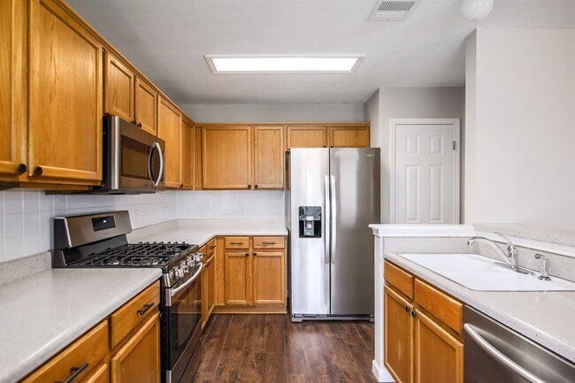 Building Photo - 1806 Oakmont Ln