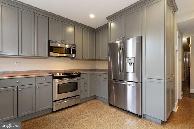 Building Photo - 315 Constitution Ave NE