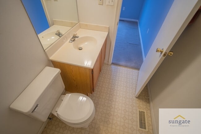 Building Photo - 21 Robin Ridge Ct