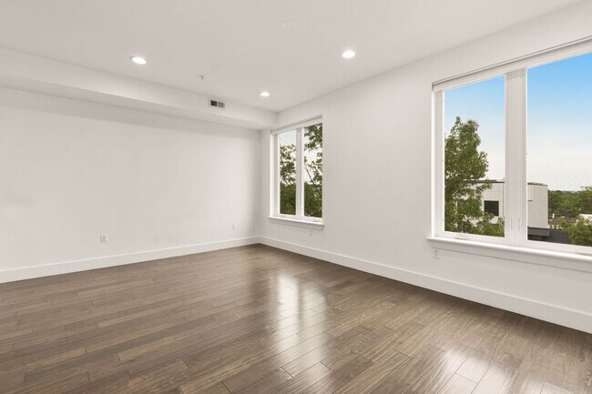 Building Photo - Beautiful 2 Bed/2 Bath in Petworth