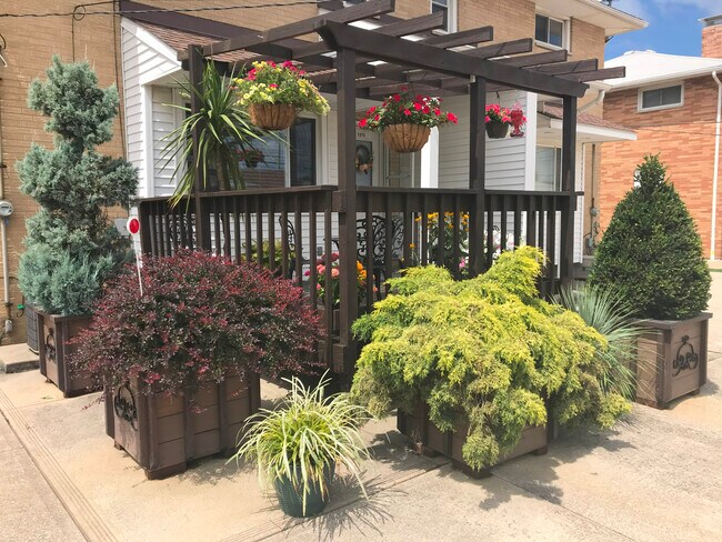 Building Photo - 1271 Bonnie Ln