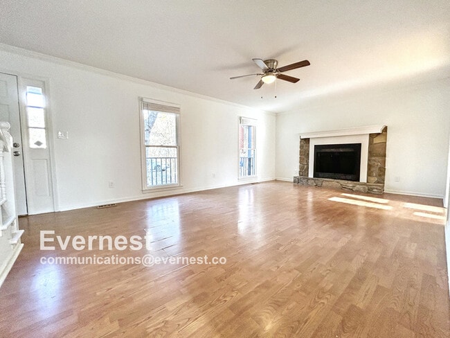 Building Photo - Beautiful 4-Bedroom Home with Modern Comforts / Pet-Friendly / Vouchers Accepted / Available Now!