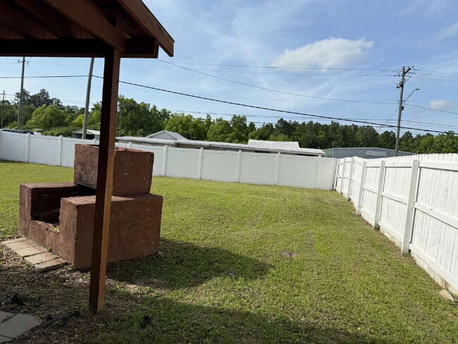 Building Photo - 738 Carondelay Dr