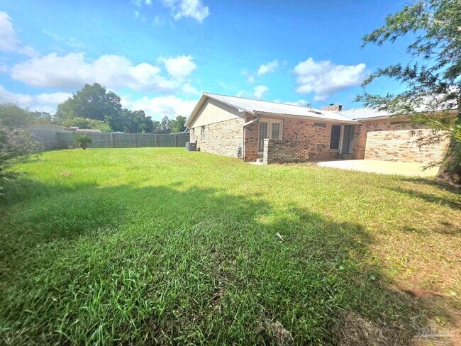Building Photo - 760 Briarwood Dr