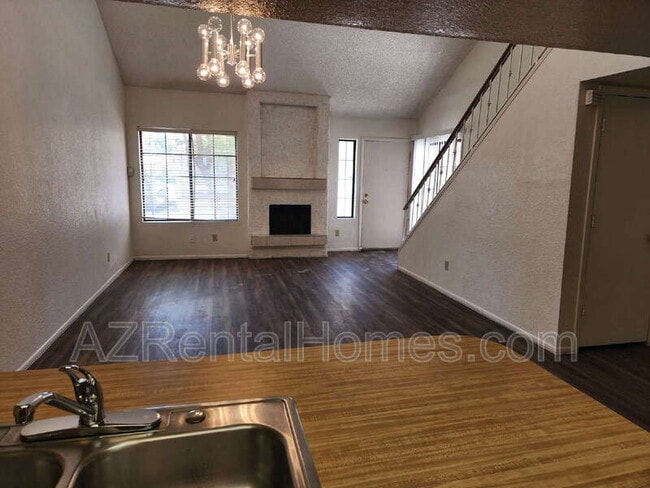 Building Photo - 819 N College Ave