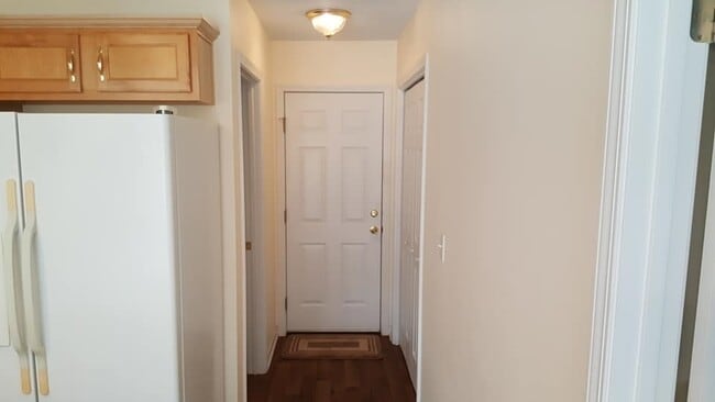 Building Photo - 502 Meadow Ln