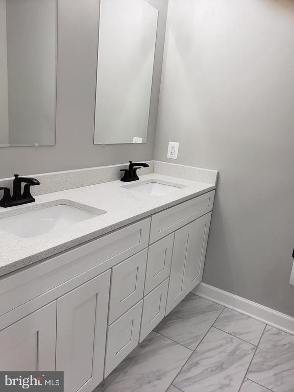 Building Photo - 2510 S Walter Reed Dr